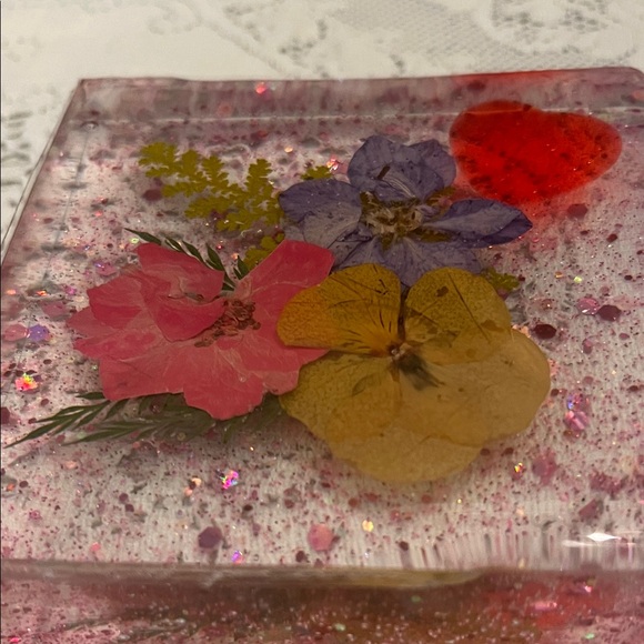 Handmade Floral Resin Coasters Set for Valentine’s Day UNIQUE - Picture 3 of 6